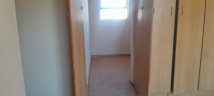 To Let 4 Bedroom Property for Rent in Southernwood Eastern Cape